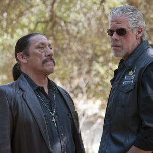 Still of Ron Perlman and Danny Trejo in Sons of Anarchy (2008)