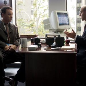 Still of Tom Hanks and Stanley Tucci in Terminalas (2004)