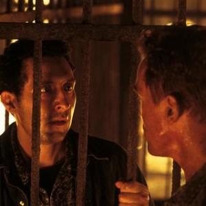 Still of Arnold Schwarzenegger and John Turturro in Kerstas 2002