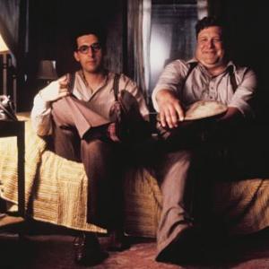 Still of John Goodman and John Turturro in Barton Fink 1991