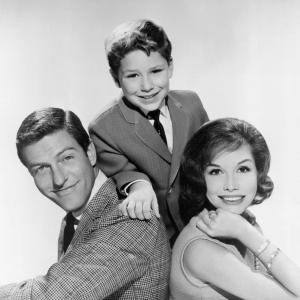 Still of Mary Tyler Moore, Dick Van Dyke and Larry Mathews in The Dick Van Dyke Show (1961)