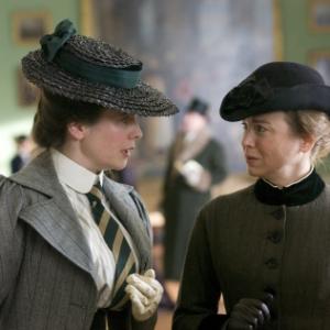 Still of Renée Zellweger and Emily Watson in Miss Potter (2006)
