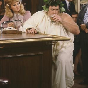 Still of Shelley Long and George Wendt in Cheers (1982)