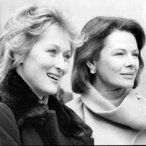 Still of Meryl Streep and Dianne Wiest in Falling in Love (1984)