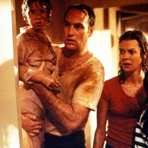 Still of Dominique Dunne, JoBeth Williams, Craig T. Nelson and Oliver Robins in Poltergeist (1982)