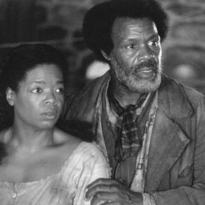 Still of Danny Glover and Oprah Winfrey in Beloved (1998)