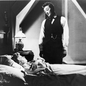 Still of Robert Mitchum and Shelley Winters in The Night of the Hunter 1955