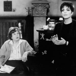 Still of Shelley Winters and Liza Minnelli in Stepping Out (1991)