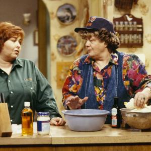 Still of Roseanne Barr and Shelley Winters in Roseanne (1988)