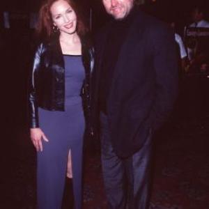 John Ritter and Amy Yasbeck at event of Hacks 1997