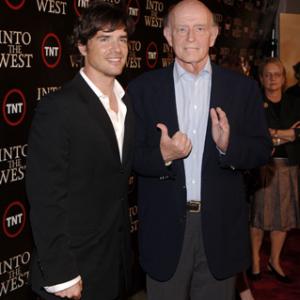 Peter Boyle and Matthew Settle at event of Into the West 2005