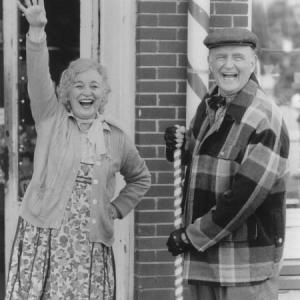 Still of Peter Boyle and Rebecca Schull in That Darn Cat 1997