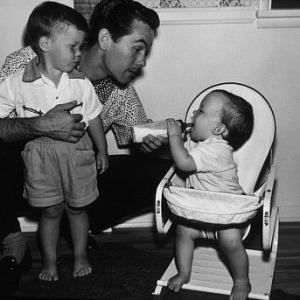 Johnny Carson with his sons, 1954.