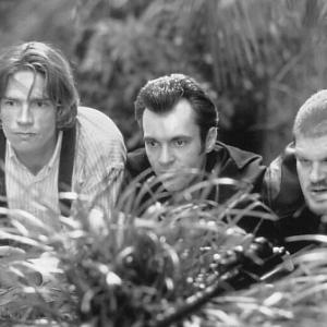 Still of Thomas Haden Church, Abraham Benrubi and Greg Cruttwell in Dziungliu karalius (1997)