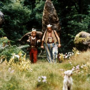 Still of Gérard Depardieu and Christian Clavier in Astérix & Obélix contre César (1999)