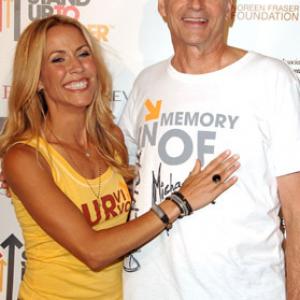 Sheryl Crow and James Taylor at event of Stand Up to Cancer 2008
