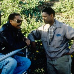 Denzel Washington and Carl Franklin in Devil in a Blue Dress (1995)