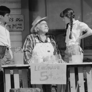 Still of Will Geer, Kami Cotler and David Harper in The Waltons (1971)