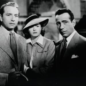 Still of Ingrid Bergman Humphrey Bogart and Paul Henreid in Kasablanka 1942
