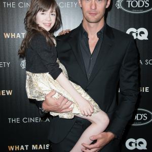Alexander Skarsgård and Onata Aprile at event of What Maisie Knew (2012)