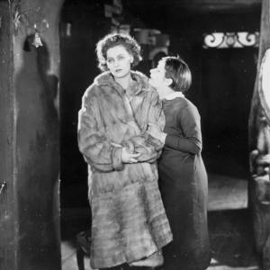 Still of Greta Garbo and Asta Nielsen in Die freudlose Gasse (1925)