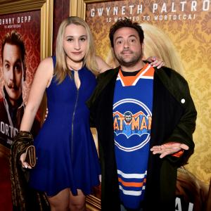 Kevin Smith and Harley Quinn Smith at event of Usuotasis Ponas Mortdecai 2015