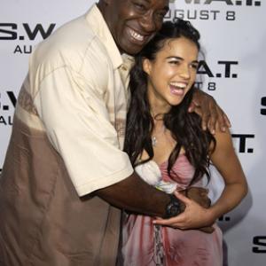 Michael Clarke Duncan and Michelle Rodriguez at event of SWAT 2003