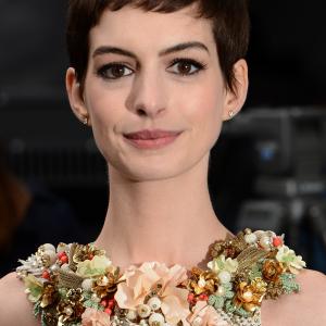 Anne Hathaway at event of Tamsos riterio sugrizimas 2012
