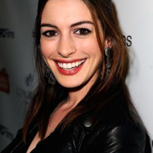 Anne Hathaway at event of Breaking Upwards 2009