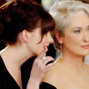 Still of Meryl Streep and Anne Hathaway in Ir velnias devi Prada (2006)
