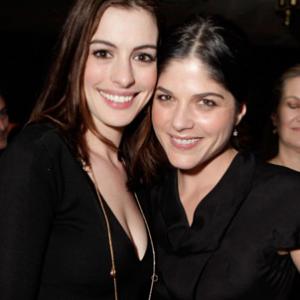 Anne Hathaway and Selma Blair at event of A Single Man 2009