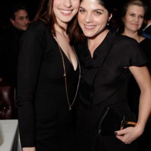 Anne Hathaway and Selma Blair at event of A Single Man (2009)