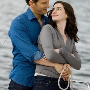 Still of Anne Hathaway and Patrick Wilson in Passengers 2008