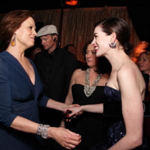 Sigourney Weaver and Anne Hathaway at event of The 66th Annual Golden Globe Awards 2009