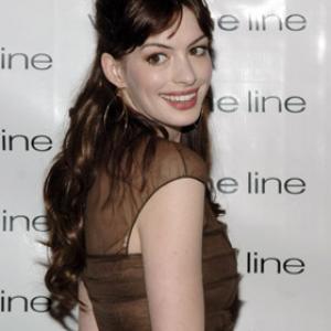 Anne Hathaway at event of Ties jausmu riba (2005)