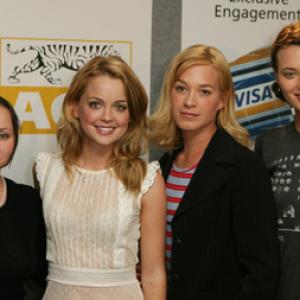 Christina Ricci, Franka Potente, Marisa Coughlan and Shalom Harlow at event of I Love Your Work (2003)