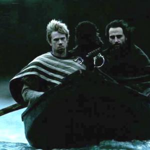 still of Thomas Morris & Mark strong in Tristan & Isolde 2004