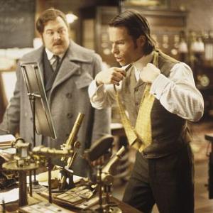 Still of Guy Pearce and Mark Addy in The Time Machine (2002)