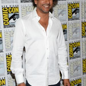Naveen Andrews at event of Once Upon a Time in Wonderland (2013)