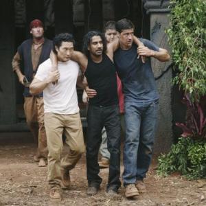 Still of Naveen Andrews, Daniel Dae Kim and Matthew Fox in Dinge (2004)