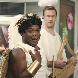 Still of James Van Der Beek and Ray Ford in Don't Trust the B---- in Apartment 23 (2012)