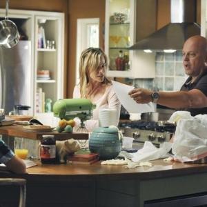 Still of Julie Benz and Michael Chiklis in No Ordinary Family (2010)