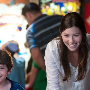 Still of Jessica Biel and Noah Lomax in Sirdziu edikas 2012