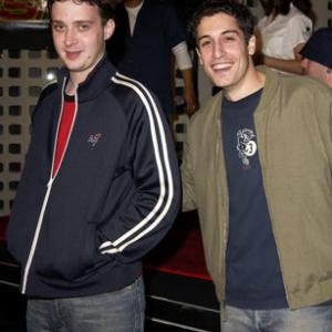 Jason Biggs and Eddie Kaye Thomas at event of Galutinis tikslas 2 (2003)