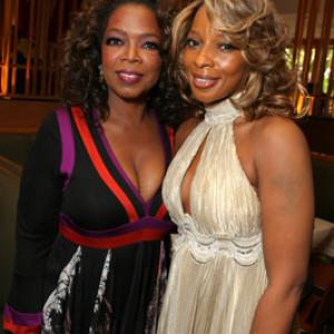 Oprah Winfrey and Mary J Blige at event of The 79th Annual Academy Awards 2007