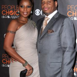 Mary J Blige and Kendu Isaacs at event of The 36th Annual Peoples Choice Awards 2010