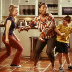 Still of Queen Latifah Kimberly J Brown and Angus T Jones in Bringing Down the House 2003