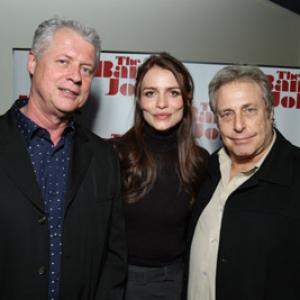Roger Donaldson Saffron Burrows and Charles Roven at event of Apiplesimas Beikerio gatveje 2008