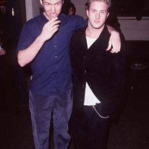 Scott Caan and Jamie Kennedy at event of Wild Things 1998