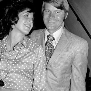 Share Party 1972 Glen Campbell with wife